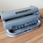 Na zdjęciu maszyna do pisania brailem